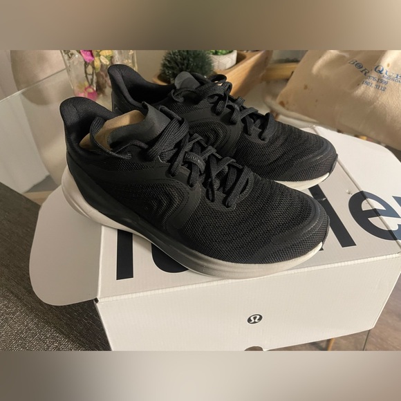 Lululemon shows - Picture 9 of 9